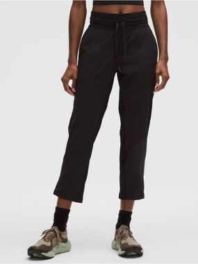 Lululemon Dance Studio Mid-Rise Cropped Pant size 8